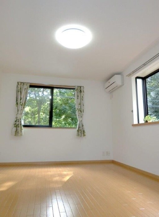 物件内観写真3　(居室)