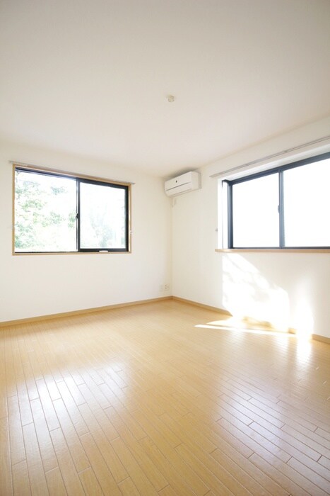 物件内観写真3　(居室)