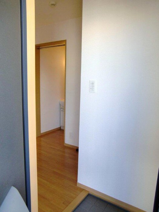 物件内観写真8　(玄関)