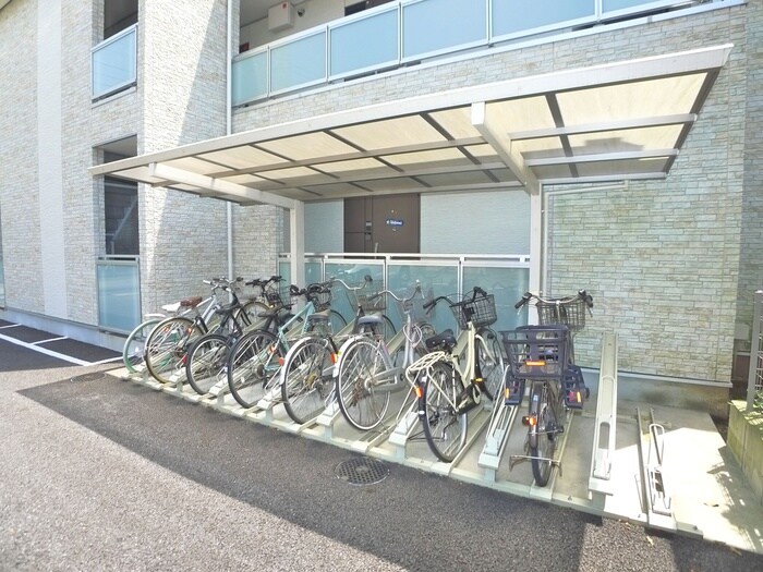 物件外観写真3　(駐輪場)