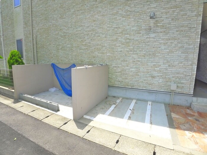 物件外観写真6　(エントランス部分)