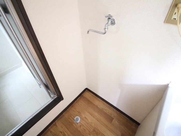 物件内観写真18　(洗濯機置場)