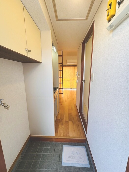 物件内観写真11　(玄関)