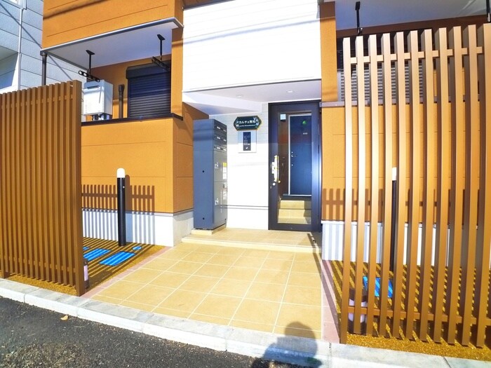 物件外観写真2　(エントランス部分)