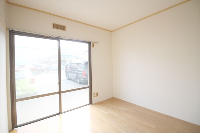 物件内観写真8　(室内からの展望)