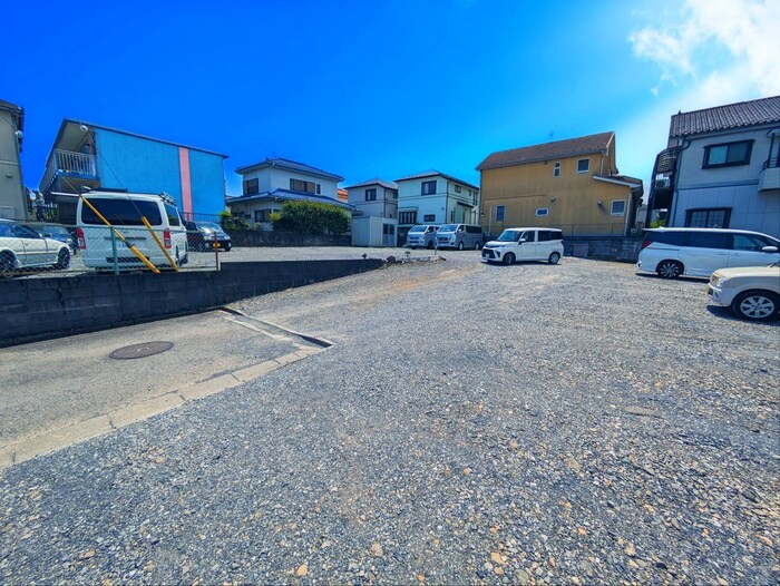 物件外観写真4　(駐車場)
