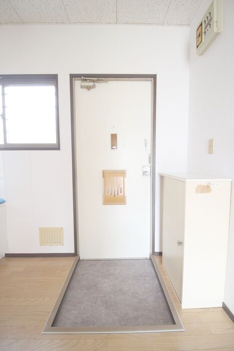 物件内観写真13　(玄関)
