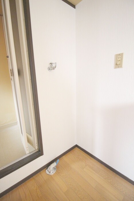 物件内観写真17　(洗濯機置場)