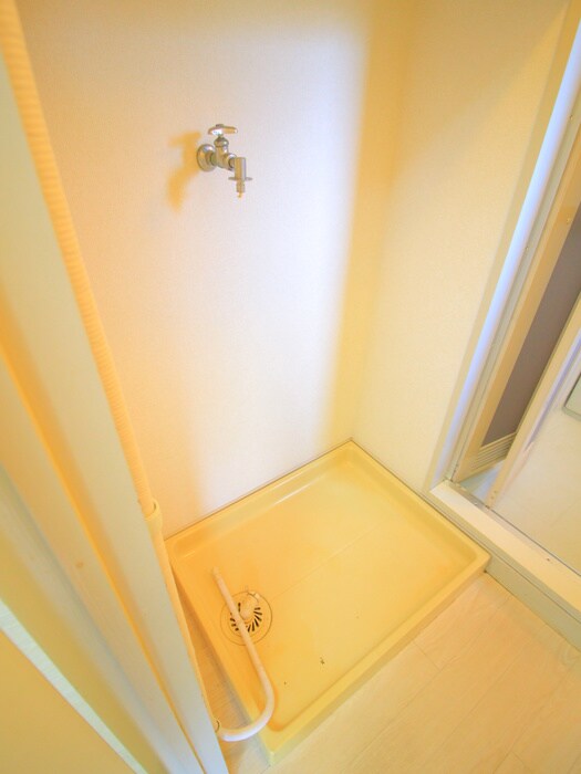 物件内観写真14　(洗濯機置場)