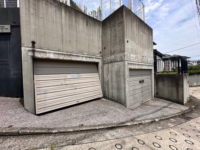 物件外観写真6　(駐車場)