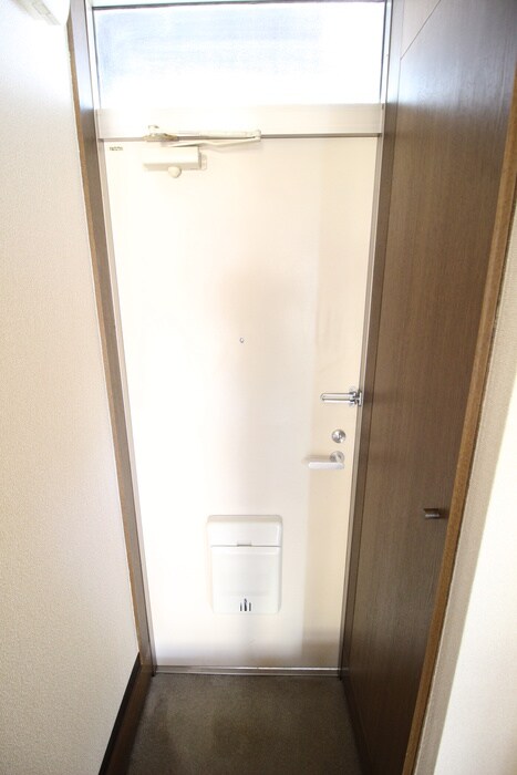 物件内観写真13　(玄関)