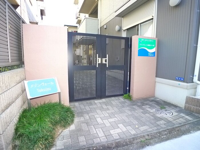 物件外観写真2　(エントランス部分)