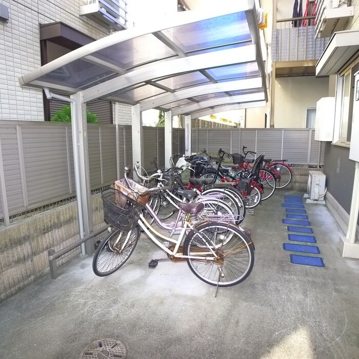 物件外観写真3　(駐輪場)