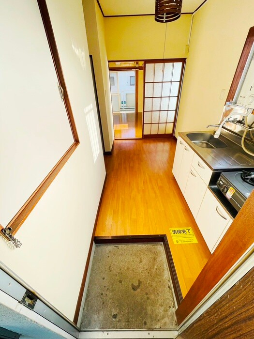 物件内観写真16　(玄関)