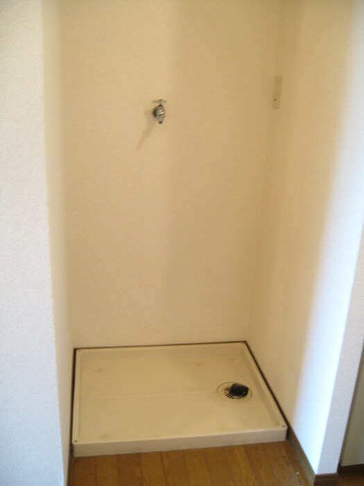 物件内観写真13　(洗濯機置場)