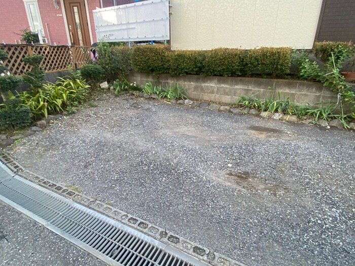 物件外観写真4　(駐車場)