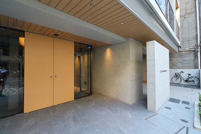 物件外観写真4　(エントランス部分)