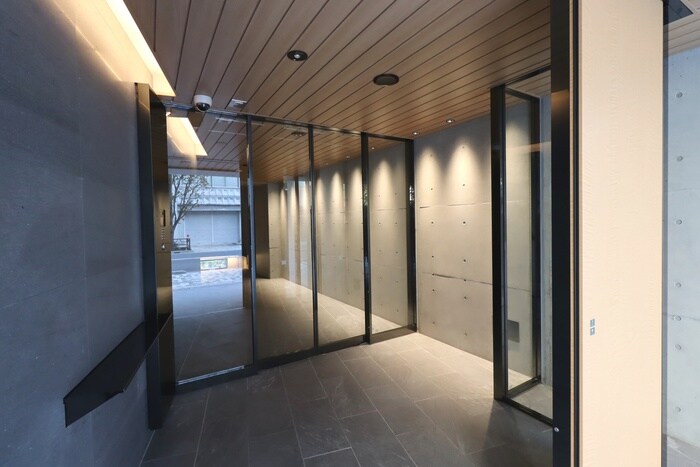 物件外観写真5　(エントランス部分)