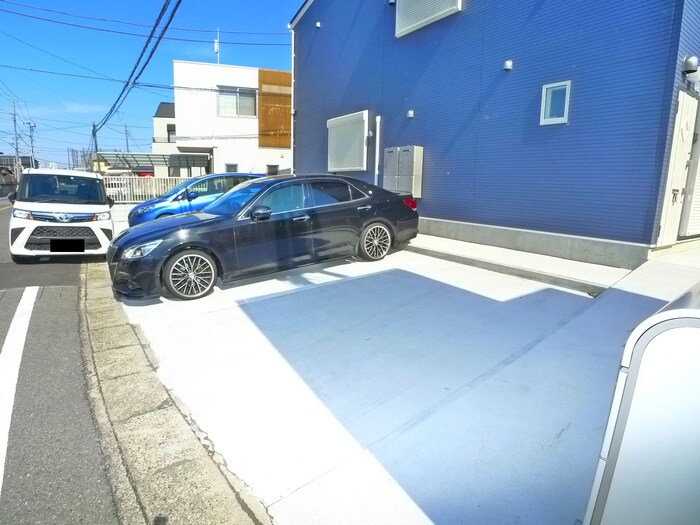 物件外観写真4　(駐車場)
