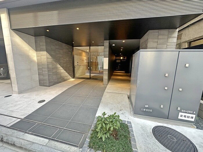 物件外観写真2　(エントランス部分)