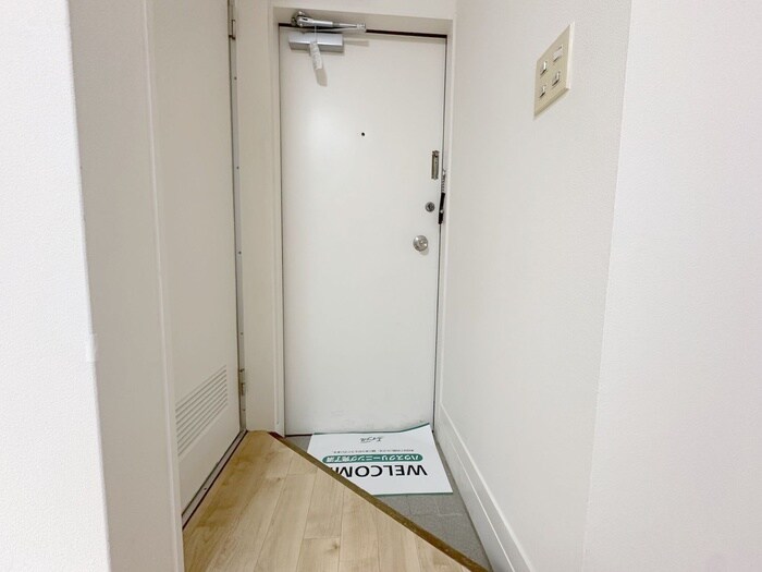 物件内観写真16　(玄関)