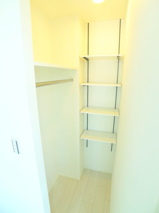 物件内観写真3　(収納)