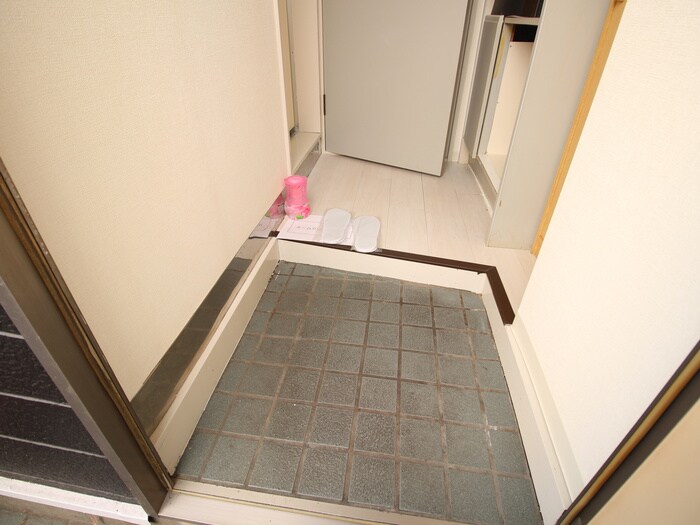 物件内観写真7　(玄関)