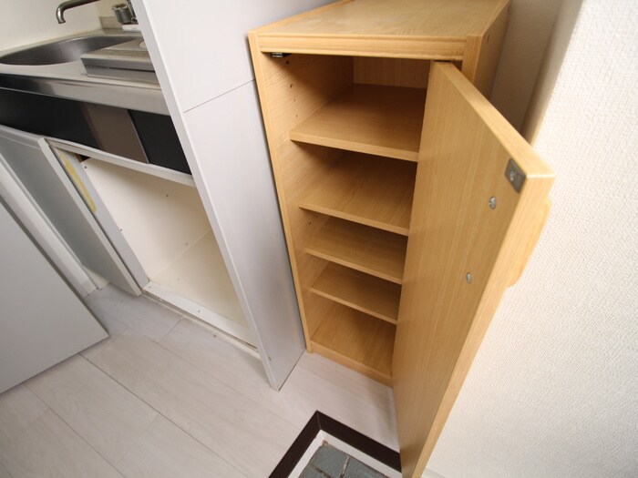 物件内観写真8　(靴箱)