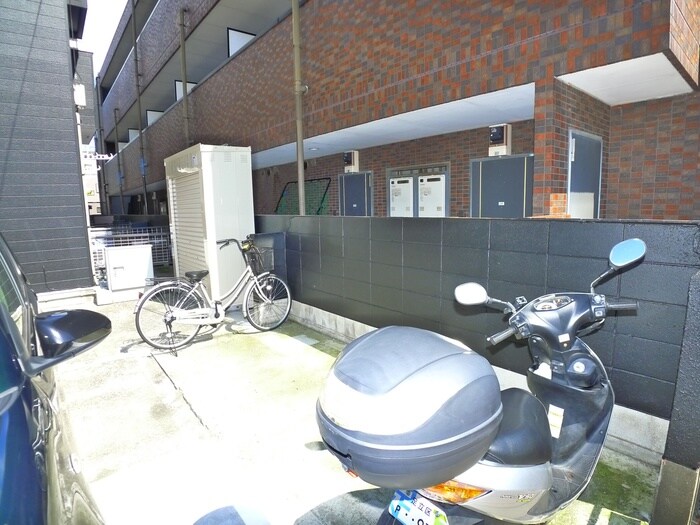 物件外観写真5　(駐輪場)