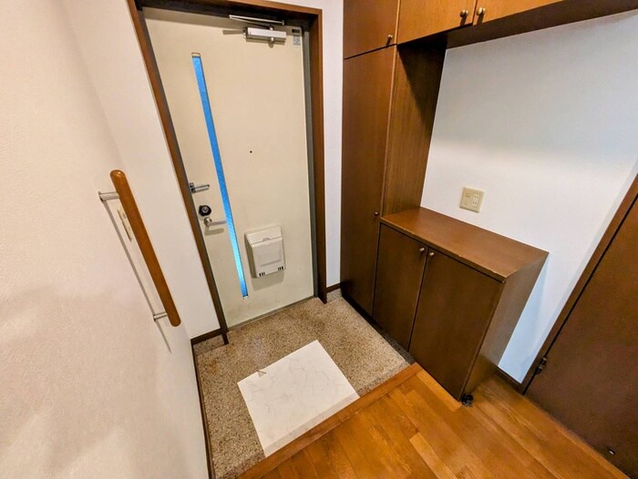 物件内観写真16　(玄関)