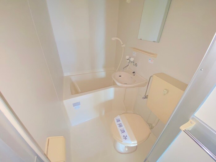 物件内観写真14　(洗濯機置場)