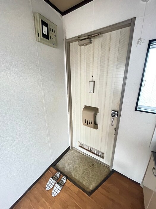 物件内観写真8　(玄関)