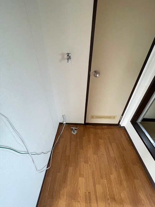 物件内観写真18　(洗濯機置場)