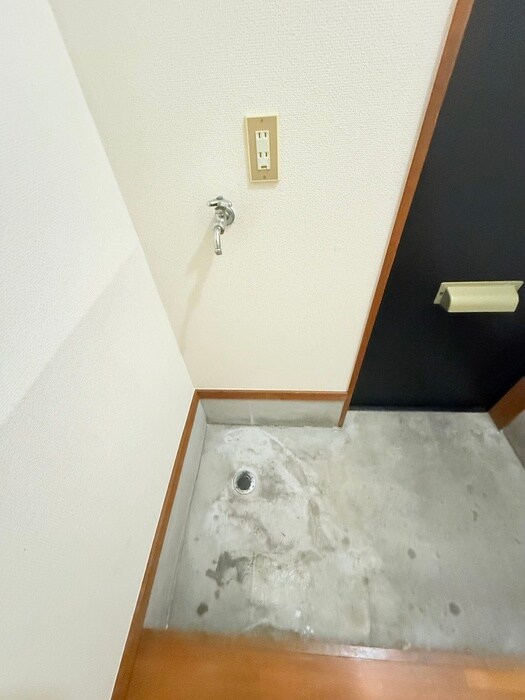 物件内観写真11　(洗濯機置場)