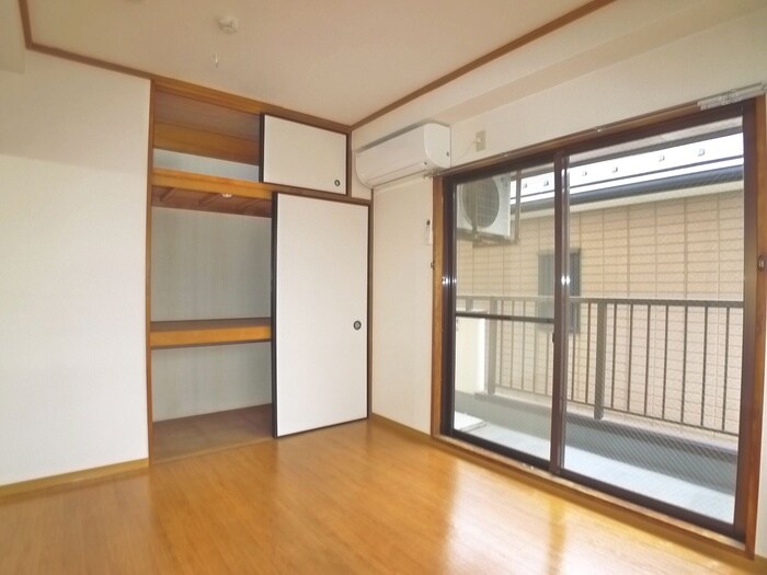 物件内観写真8　(室内からの展望)