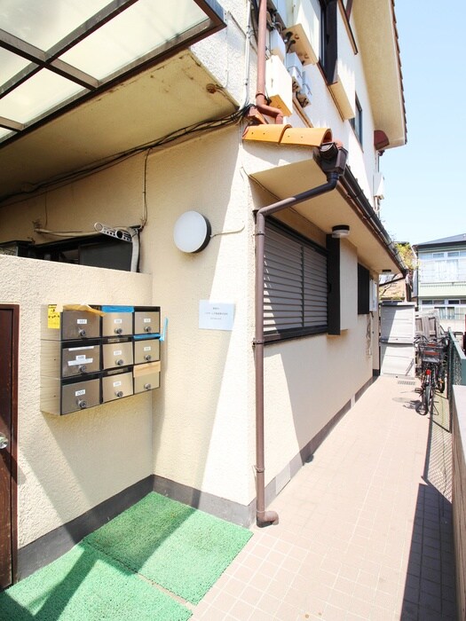 物件外観写真2　(エントランス部分)