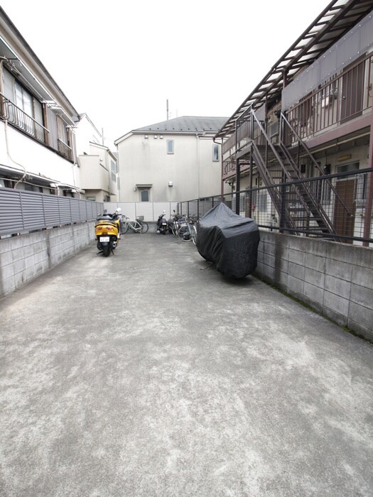 物件外観写真4　(駐輪場)