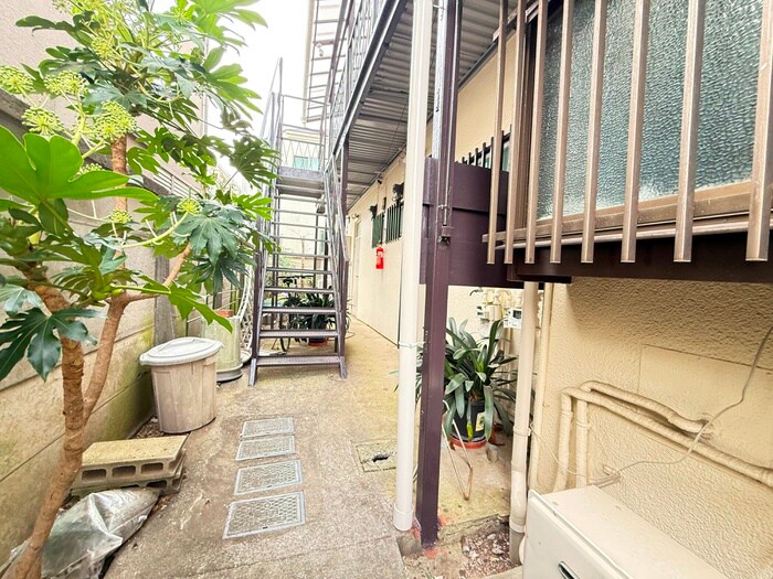 物件外観写真3　(エントランス部分)