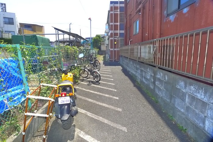 物件外観写真5　(駐輪場)