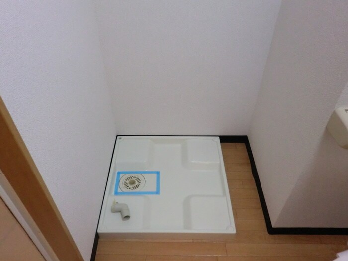 物件内観写真12　(洗濯機置場)