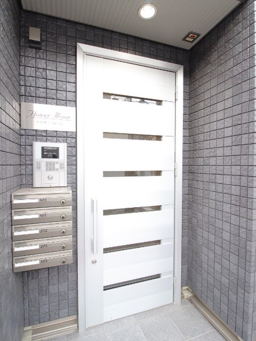 物件外観写真5　(エントランス部分)