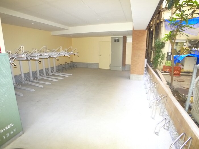 物件外観写真3　(駐輪場)