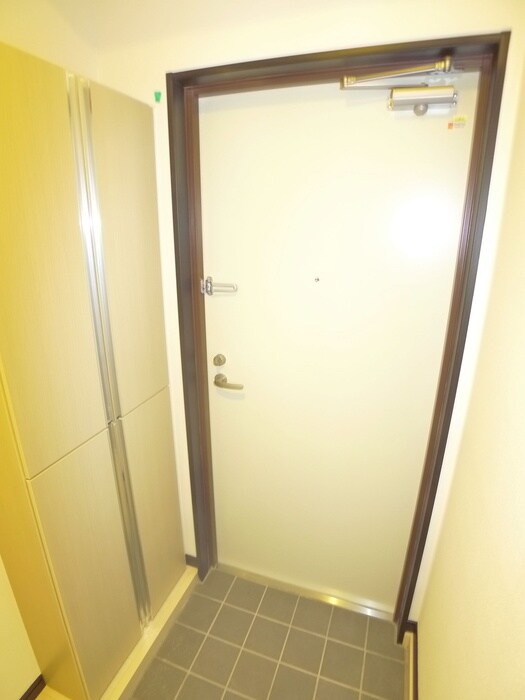 物件内観写真18　(玄関)