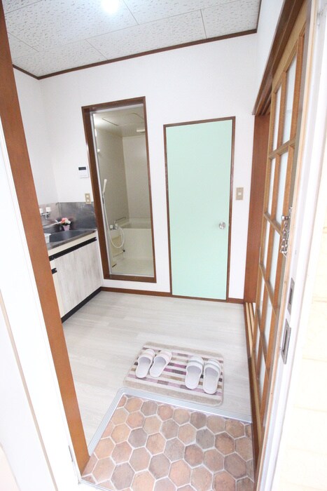 物件内観写真18　(玄関)