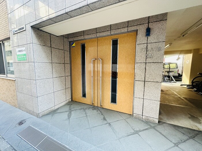 物件外観写真2　(エントランス部分)