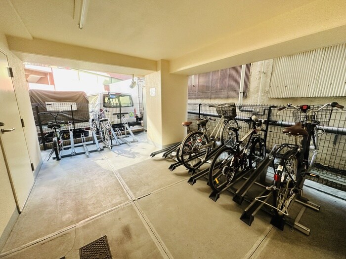 物件外観写真5　(駐輪場)