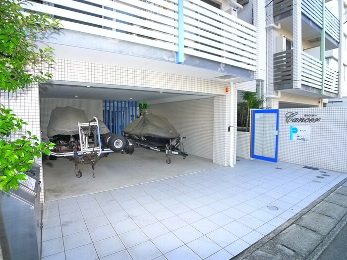 物件外観写真4　(駐車場)