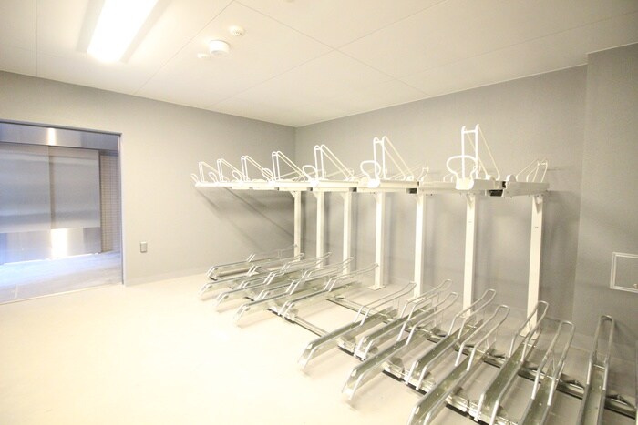 物件外観写真3　(駐輪場)