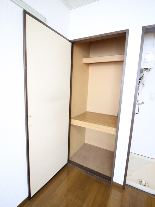 物件内観写真12　(収納)