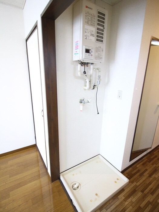 物件内観写真16　(洗濯機置場)